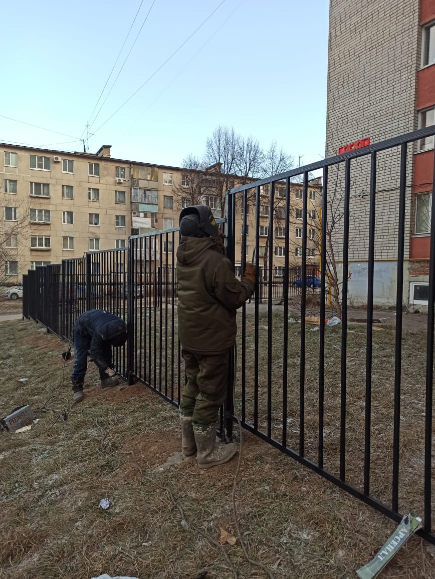 Программа рязань. Общежитие с воротами. ТК Южная ворота общежит. Уличный РГУ. Ограждение под реновацию.